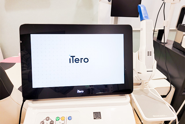 iTero（口腔内スキャナー）